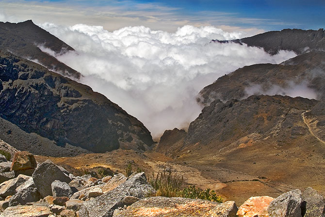 Bolivia:　Tours　Trekking　Climbing